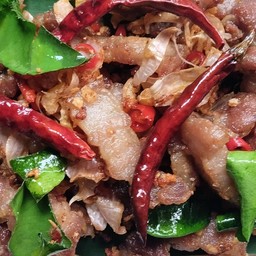 หมูกรอบผัดพริกเกลือ (กับข้าว)