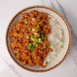 หมูสับผัดซอสมะเขือเทศราดข้าว