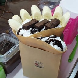 เครปวิปปิ้งครีมกล้วยบราวนี่