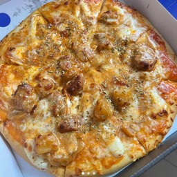 พิซซ่าหน้ามัสมั่นไก่ (ถาดใหญ่) Massaman Pizza (Only Size L)
