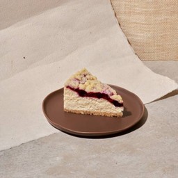 Berry Crumble Cheesecake