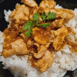 ข้าวหมูกระเทียม