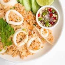 ข้าวผัดปลาหมึก