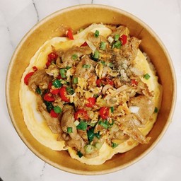 ข้าวไข่ข้นหมูสไลซ์ผัดพริกเกลือ