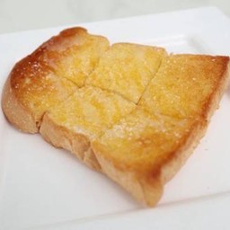 ขนมปังปิ้งเนยนม