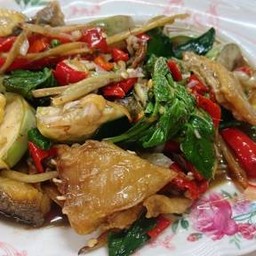 ปลากระพงผัดฉ่า