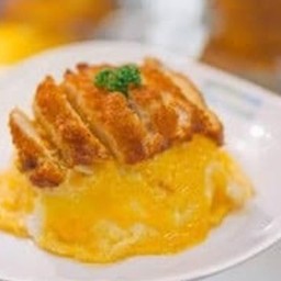 ข้าวไข่ข้นสโพกไก่กรอบน้ำจิ้มไก่(ใข่2ใบ