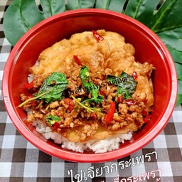 กระเพรา หมูสับ ไข่เจียว