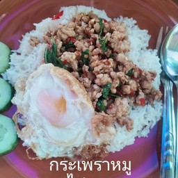 กระเพราหมูสับ ราดข้าว