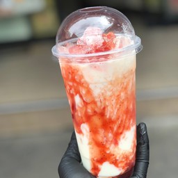นมสดลาวา สตอเบอร์รี่เย็น 22oz