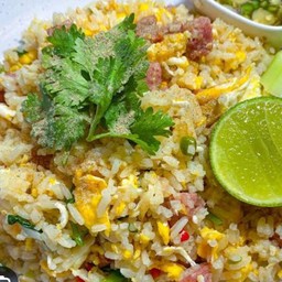 ข้าวผัดแหนมหมู