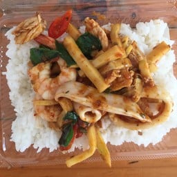 ผัดพริกแกง