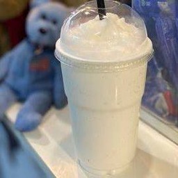 มะพร้าวสดจากลูกปั่น  Coconut Smoothie