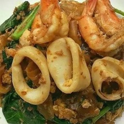 ผัดซีอิ๊วรวมมิตร