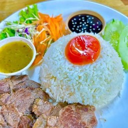 ข้าวเนื้อย่างน้ำจิ้มเเจ่ว