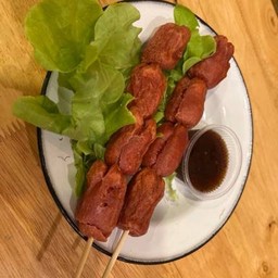 ไส้กรอกแดง ไม้ละ