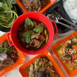 ริมเขื่อนต้มตำ ยำแซ่บ