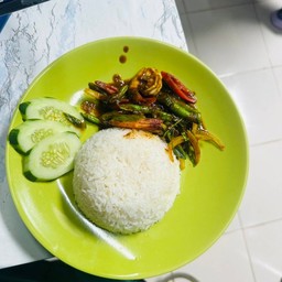 ข้าวผัดเครื่องแกงกุ้ง