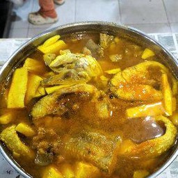 แกงส้ม(ใต้)ปลากระพงยอดมะพร้าว(หม้อไฟ)