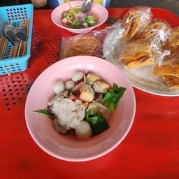 ก๋วยเตี๋ยวหมู เย็นตาโฟ ปากซอยนวลจันทร์4