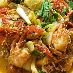 ผัดผงกะหรี่ราดข้าว