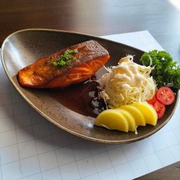 TERIYAKI SALMON STEAK / สเต็กแซลมอนซอสเทอริยากิ