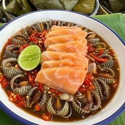 ยำแซลมอนหอยแครงน้ำปลาร้า