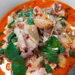 แกงไก่ใส่หน่อไม้ดอง (แกงกะทิ)