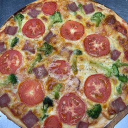 Bosna Fresh Pizza and food