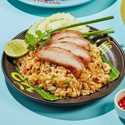 ข้าวผัดประจำบ้าน + คอหมูย่าง