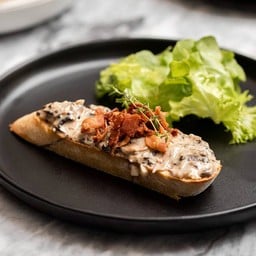 เบคอนและเห็ดโทสต์