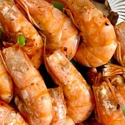 กุ้งแม่น้ำอบเกลือ พร้อมน้ำจิ้มสามรส