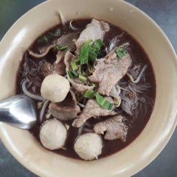โกรวย เตี๋ยวเนื้อ&หมู  ข้าวขาหมู (โกรวยเจ้าเก่า)