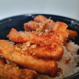 ข้าวหมูทอด+น้ำจิ้มแจ๋ว