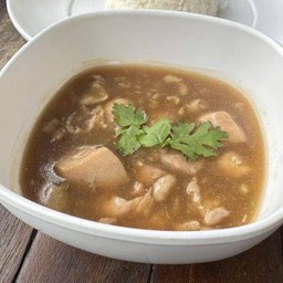 ราดหน้าไก่เห็ดหอมเปล่า (กับข้าว) พร้อมน้ำซุป (Chicken Stew)