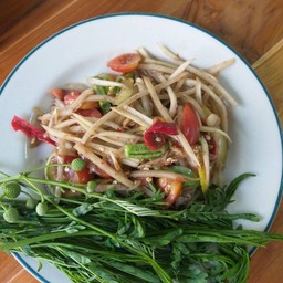 ส้มตำน้ำปู ตำพื้นเมืองของกินหายากตามฤดูกาล
