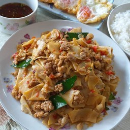 ผัดหน่อไม้ดอง+ หมูสับ