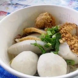 ก๋วยเตี๋ยวลูกชิ้นปลา