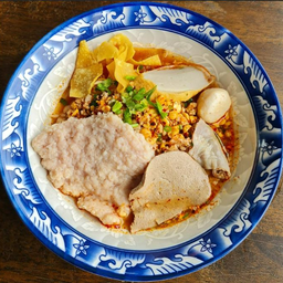 ก๋วยเตี๋ยวต้มยำโบราณหมูบะช่อ | 辣味冬阴功面配卤猪排