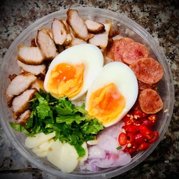 ข้าวหมูขยำ