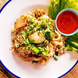 ก๋วยเตี๋ยวคั่วหมูนุ่ม