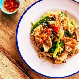 ผัดขี้เมาเส้นใหญ่หมึก