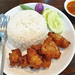 ข้าวหมูสามชั้นทอดน้ำปลา+ไข่ดาว