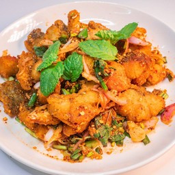 ลาบปลากะพงทอดกรอบ