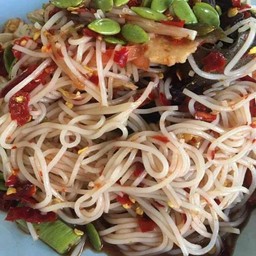 ตำขนมจีน