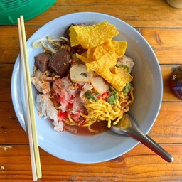 หมี่กรอบโฟยำ