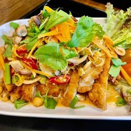 ยำตะไคร้ไก่กรอบ