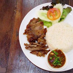 ข้าวเนื้อย่างจิ้มแจ่ว