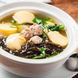 แกงจืดเต้าหู้หมูสับสาหร่าย