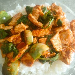 ผัดพริกหมูชิ้น ราดข้าว